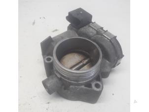 Gebruikte Gasklephuis Peugeot 206 CC (2D) 1.6 16V Prijs € 15,75 Margeregeling aangeboden door Reclycar De Boer BV