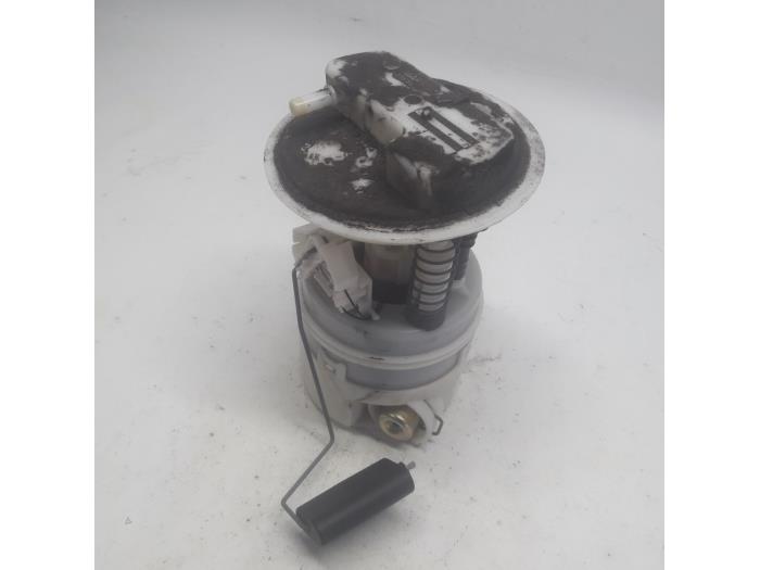 Gebruikte Tank element Pomp Renault Clio II (BB/CB) 1.4 16V Prijs € 26,25 Margeregeling aangeboden door Reclycar De Boer BV