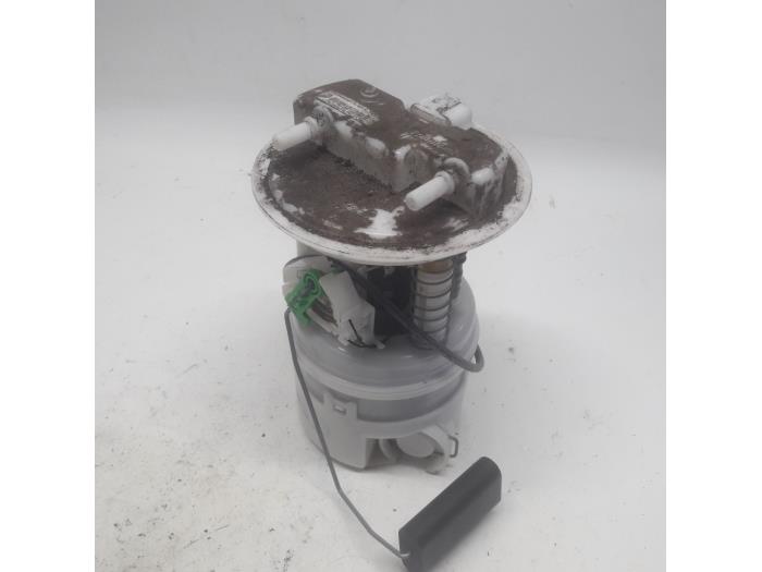 Gebruikte Tank element Pomp Dacia Logan MCV II/III/Sandero Wagon 0.9 TCE 12V Prijs € 42,00 Margeregeling aangeboden door Reclycar De Boer BV