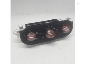 Gebruikte Chaufage Bedieningspaneel Renault Twingo II (CN) 1.2 16V Prijs € 26,25 Margeregeling aangeboden door Reclycar De Boer BV