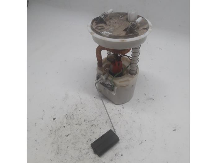 Gebruikte Tank element Pomp Ford Fusion 1.6 16V Prijs € 26,25 Margeregeling aangeboden door Reclycar De Boer BV