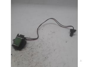 Gebruikte Kachel Weerstand Opel Vivaro 2.0 CDTI Prijs € 21,00 Margeregeling aangeboden door Reclycar De Boer BV