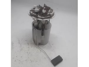 Gebruikte Brandstofpomp Elektrisch Renault Scénic III (JZ) 1.6 16V Prijs € 42,00 Margeregeling aangeboden door Reclycar De Boer BV