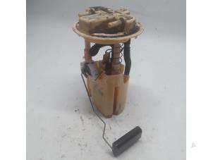 Gebruikte Brandstofpomp Elektrisch Renault Clio IV Estate/Grandtour (7R) 1.5 Energy dCi 90 FAP Prijs € 42,00 Margeregeling aangeboden door Reclycar De Boer BV