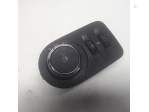 Gebruikte Licht Schakelaar Opel Corsa D 1.2 16V ecoFLEX Bi-Fuel Prijs € 21,00 Margeregeling aangeboden door Reclycar De Boer BV