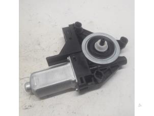 Gebruikte Raammotor Portier Volvo V40 (MV) 2.0 D2 16V Prijs € 52,50 Margeregeling aangeboden door Reclycar De Boer BV