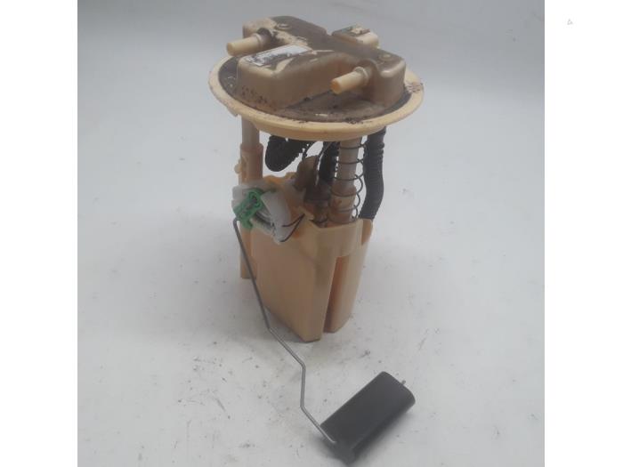Gebruikte Tank element Pomp Renault Clio IV (5R) 1.5 Energy dCi 90 FAP Prijs € 42,00 Margeregeling aangeboden door Reclycar De Boer BV