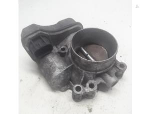 Gebruikte Gasklephuis Opel Zafira (F75) 2.2 16V Prijs € 26,25 Margeregeling aangeboden door Reclycar De Boer BV