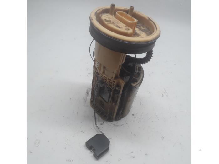 Gebruikte Tank element Pomp Volkswagen Transporter T5 1.9 TDi Prijs € 26,25 Margeregeling aangeboden door Reclycar De Boer BV