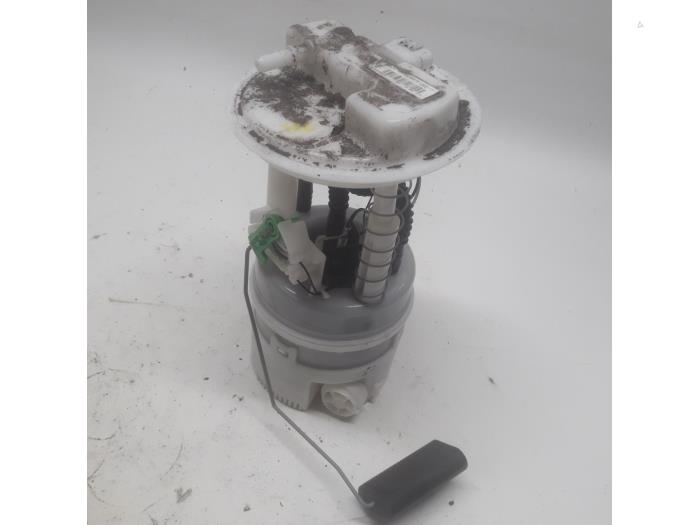 Gebruikte Tank element Pomp Renault Twingo II (CN) 1.2 16V Prijs € 27,30 Margeregeling aangeboden door Reclycar De Boer BV