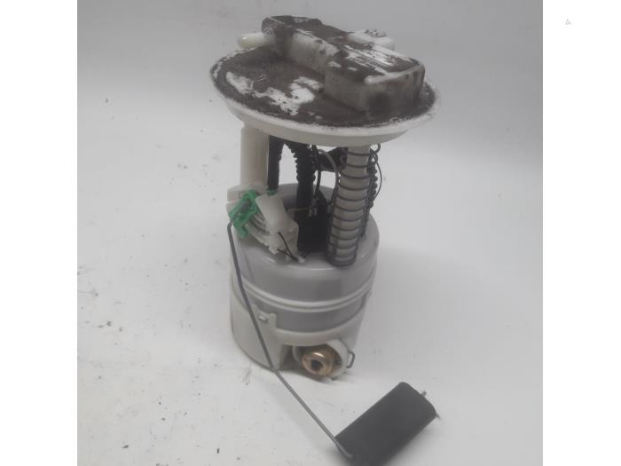 Gebruikte Tank element Pomp Renault Clio III (BR/CR) 1.6 16V Prijs € 26,25 Margeregeling aangeboden door Reclycar De Boer BV