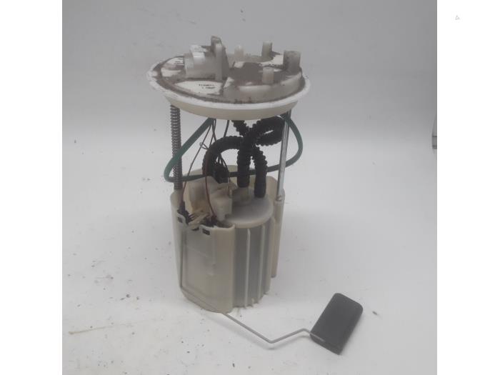 Gebruikte Tank element Pomp Fiat Stilo (192A/B) 1.2 16V 3-Drs. Prijs € 26,25 Margeregeling aangeboden door Reclycar De Boer BV