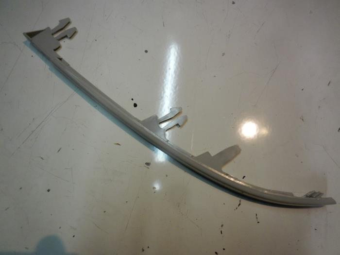Koplamprand links van een Peugeot 306 1999
