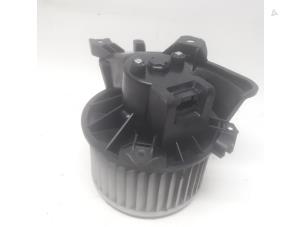 Gebruikte Chaufage Ventilatiemotor Peugeot Bipper (AA) 1.4 HDi Prijs € 42,00 Margeregeling aangeboden door Reclycar De Boer BV