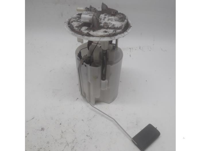 Gebruikte Tank element Pomp Renault Megane III Grandtour (KZ) 1.4 16V TCe 130 Prijs € 42,00 Margeregeling aangeboden door Reclycar De Boer BV