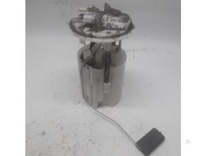 Gebruikte Tank element Pomp Renault Megane III Grandtour (KZ) 1.4 16V TCe 130 Prijs € 42,00 Margeregeling aangeboden door Reclycar De Boer BV