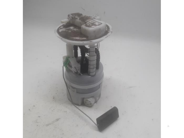 Gebruikte Tank element Pomp Renault Twingo II (CN) 1.2 16V Prijs € 26,25 Margeregeling aangeboden door Reclycar De Boer BV