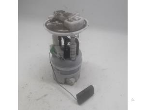 Gebruikte Tank element Pomp Renault Twingo II (CN) 1.2 16V Prijs € 26,25 Margeregeling aangeboden door Reclycar De Boer BV