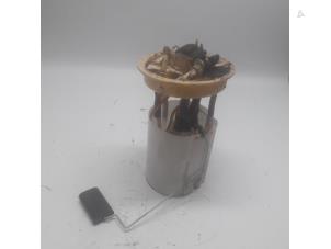 Gebruikte Tank element Pomp Ford Focus 3 Wagon 1.5 TDCi Prijs € 42,00 Margeregeling aangeboden door Reclycar De Boer BV