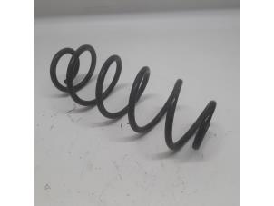 Gebruikte Schroefveer achter Opel Agila (B) 1.2 16V Prijs € 13,13 Margeregeling aangeboden door Reclycar De Boer BV