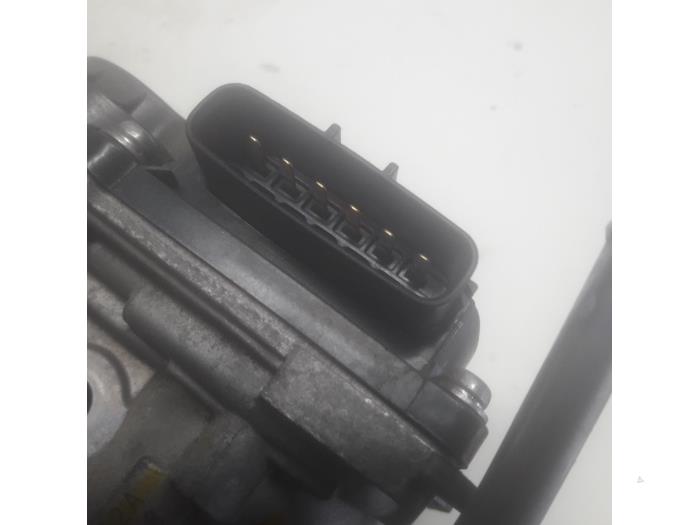 Carburateur van een Honda Insight (ZE2) 1.3 16V VTEC 2010