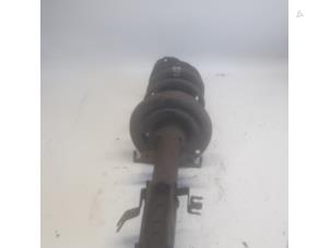 Gebruikte Schokdemper links-voor Renault Grand Scénic III (JZ) 1.4 16V TCe 130 Prijs € 36,75 Margeregeling aangeboden door Reclycar De Boer BV