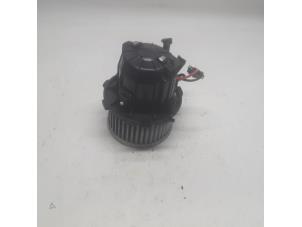 Gebruikte Kachel Ventilatiemotor Audi A4 Avant (B8) 2.0 TDI 16V Prijs € 52,50 Margeregeling aangeboden door Reclycar De Boer BV
