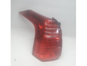 Gebruikte Achterlicht links Peugeot 5008 I (0A/0E) 1.6 HDiF 16V Prijs € 176,40 Margeregeling aangeboden door Reclycar De Boer BV
