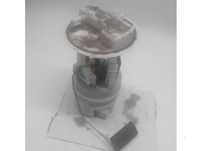 Gebruikte Tank element Pomp Renault Scénic II (JM) 1.6 16V Prijs € 26,25 Margeregeling aangeboden door Reclycar De Boer BV