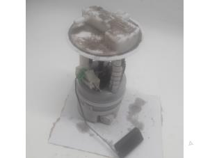 Gebruikte Tank element Pomp Renault Scénic II (JM) 1.6 16V Prijs € 26,25 Margeregeling aangeboden door Reclycar De Boer BV