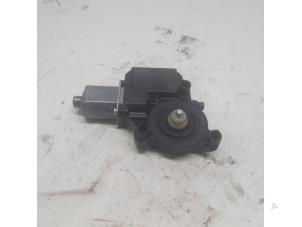 Gebruikte Motor electrisch raam Volkswagen Polo V (6R) 1.2 12V BlueMotion Technology Prijs € 26,25 Margeregeling aangeboden door Reclycar De Boer BV