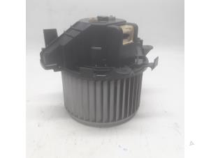 Gebruikte Kachel Ventilatiemotor Fiat Bravo (198A) 1.4 16V Prijs € 36,75 Margeregeling aangeboden door Reclycar De Boer BV