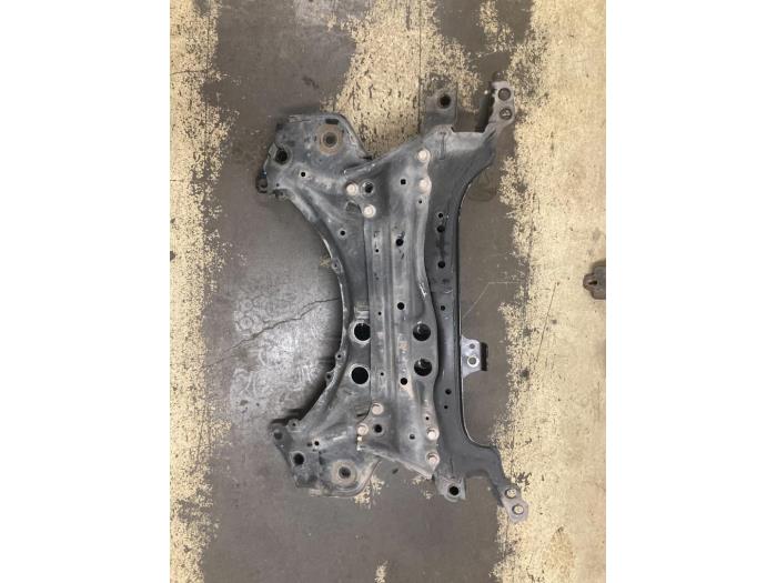 Gebruikte Subframe Toyota Auris Touring Sports (E18) 1.8 16V Hybrid Prijs € 52,50 Margeregeling aangeboden door Reclycar De Boer BV