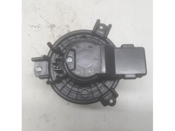 Kachel Ventilatiemotor van een Suzuki Jimny 1.5 16V AllGrip 2019
