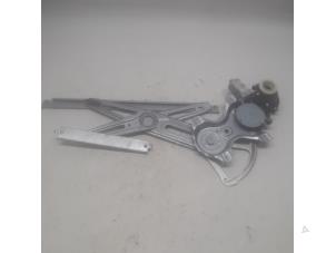 Gebruikte Ruitmechaniek 4Deurs links-voor Toyota Yaris II (P9) 1.3 16V VVT-i Prijs € 26,25 Margeregeling aangeboden door Reclycar De Boer BV