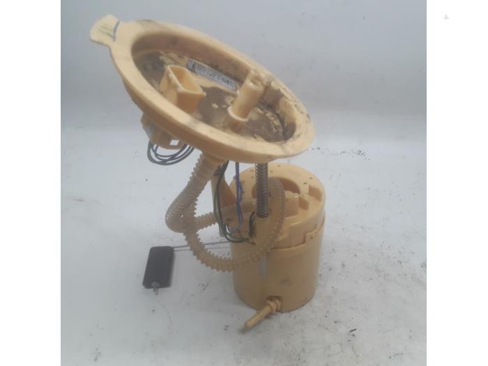 Gebruikte Brandstofpomp Elektrisch BMW X3 (F25) xDrive30d 24V Prijs € 42,00 Margeregeling aangeboden door Reclycar De Boer BV