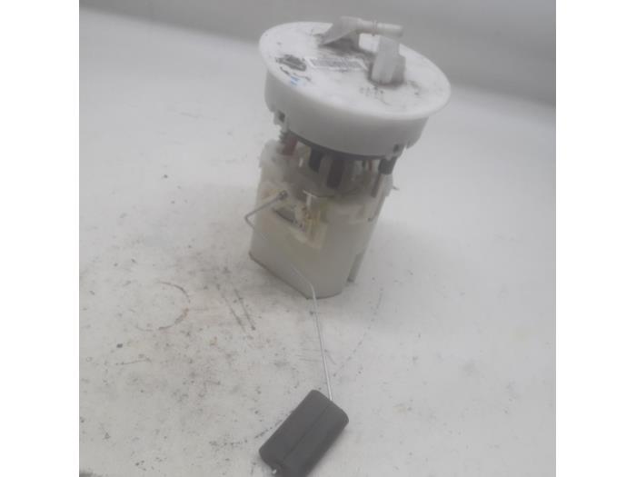 Gebruikte Tank element Pomp Ford Fiesta 6 (JA8) 1.6 16V Sport Prijs € 42,00 Margeregeling aangeboden door Reclycar De Boer BV