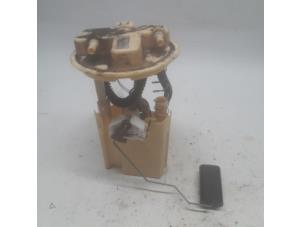 Gebruikte Brandstofpomp Elektrisch Renault Clio IV Estate/Grandtour (7R) 1.5 Energy dCi 90 FAP Prijs € 42,00 Margeregeling aangeboden door Reclycar De Boer BV