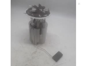 Gebruikte Tank element Pomp Renault Scénic III (JZ) 1.4 16V TCe 130 Prijs € 42,00 Margeregeling aangeboden door Reclycar De Boer BV