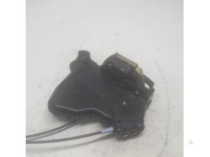 Gebruikte Deurslot Mechaniek 2Deurs links Toyota Corolla (E12) 1.4 16V VVT-i Prijs € 36,75 Margeregeling aangeboden door Reclycar De Boer BV