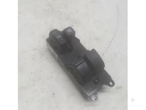 Gebruikte Ruit schakelaar elektrisch Toyota Corolla (E12) 1.4 16V VVT-i Prijs € 36,75 Margeregeling aangeboden door Reclycar De Boer BV