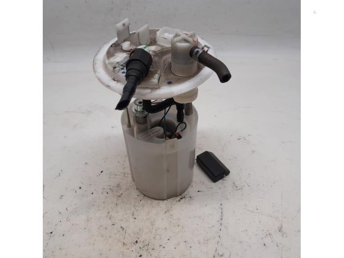 Gebruikte Tank element Pomp Mitsubishi Space Star (A0) 1.0 12V Prijs € 78,75 Margeregeling aangeboden door Reclycar De Boer BV