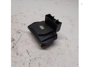 Gebruikte Kachel Weerstand Toyota Prius (NHW11L) 1.5 16V Prijs € 26,25 Margeregeling aangeboden door Reclycar De Boer BV