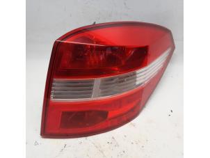 Gebruikte Achterlicht rechts Renault Laguna III Estate (KT) 2.0 dCi 16V 150 Prijs € 42,00 Margeregeling aangeboden door Reclycar De Boer BV