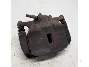 Gebruikte Remklauw (Tang) rechts-voor Nissan Qashqai (J11) 1.2 DIG-T 16V Prijs € 15,75 Margeregeling aangeboden door Reclycar De Boer BV