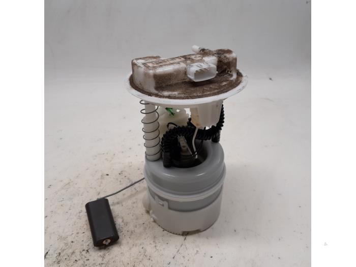 Gebruikte Tank element Pomp Renault Twingo II (CN) 1.2 16V Prijs € 42,00 Margeregeling aangeboden door Reclycar De Boer BV