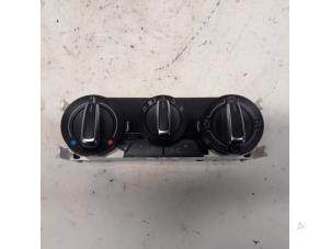 Gebruikte Chaufage Bedieningspaneel Audi A1 Sportback (8XA/8XF) 1.0 TFSI Ultra 12V Prijs € 36,75 Margeregeling aangeboden door Reclycar De Boer BV