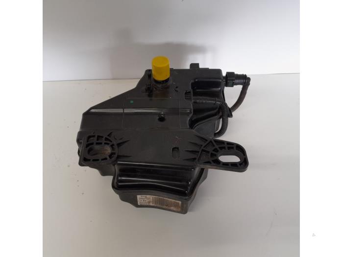 Gebruikte Additatief tank Peugeot 308 SW (L4/L9/LC/LJ/LR) 1.6 BlueHDi 120 Prijs € 157,50 Margeregeling aangeboden door Reclycar De Boer BV
