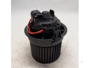 Gebruikte Aanjager Renault Clio IV Estate/Grandtour (7R) 1.5 Energy dCi 90 FAP Prijs € 21,00 Margeregeling aangeboden door Reclycar De Boer BV