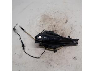 Gebruikte Portiergreep 4Deurs links-voor BMW X3 (F25) xDrive30d 24V Prijs € 15,75 Margeregeling aangeboden door Reclycar De Boer BV